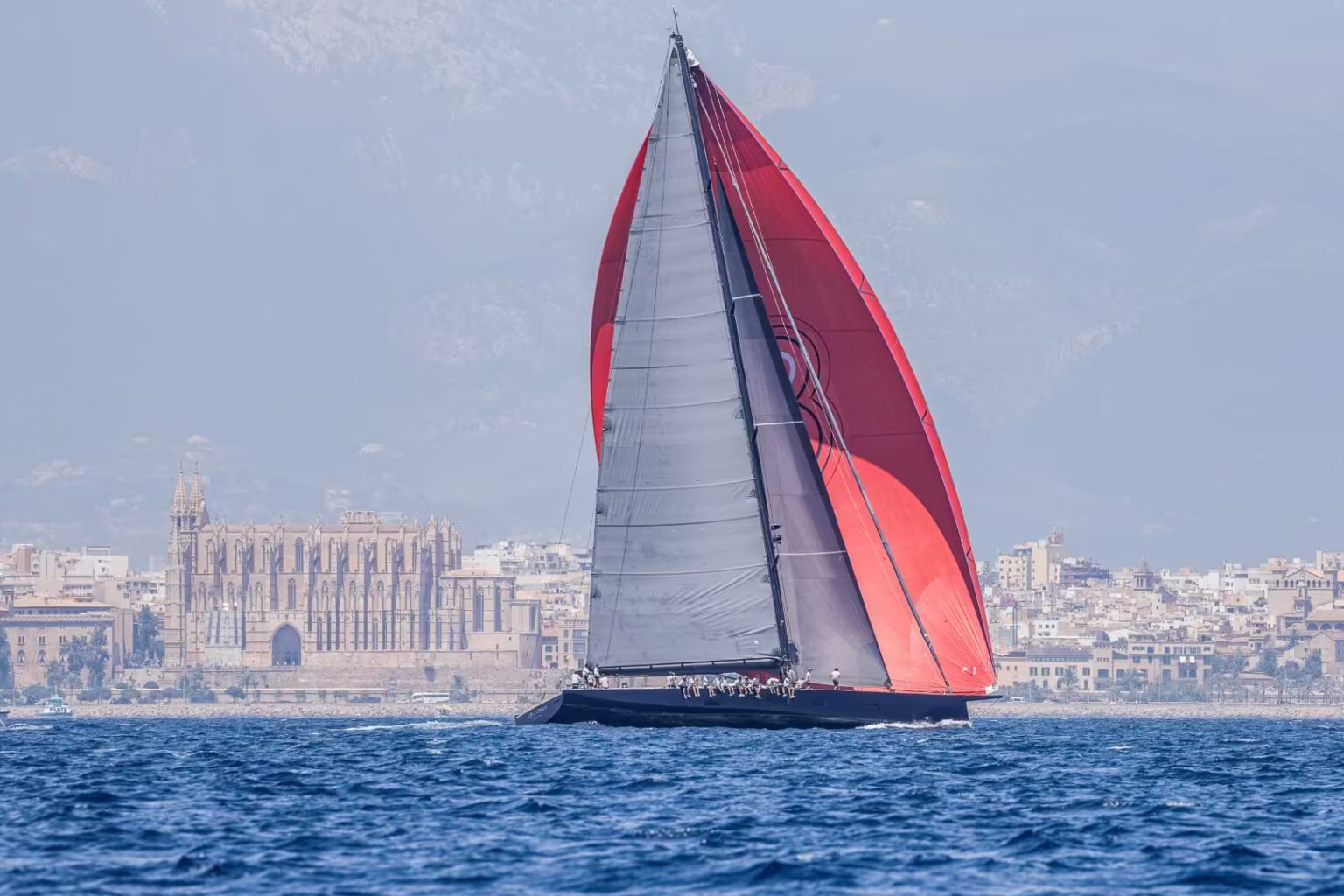 Linnea Aurora da la sorpresa en la emocionante segunda jornada de la Superyacht Cup Palma 2025 - Actualidad náutica
